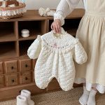 [66-90cm] 刺繍 カートゥーン 中綿カバーオール - Image 4