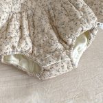 [66-90cm] 小花柄 キルティング ロンパース - Image 2