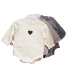 [66-90cm] ハート柄 ハイネック ロンパース