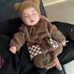 [66-90cm] もこもこ チェック ポケット ロンパース - Image 3