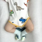 [66-90cm] 帽子付き 恐竜プリント ロンパース - Image 2