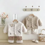 [73-110cm] フラワー&ウサギ 刺繡 アウター - Image 6