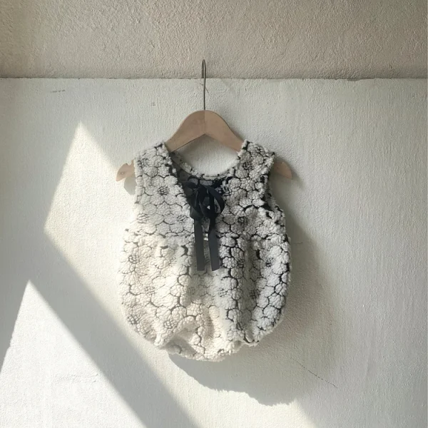 [66-90cm] 花模様 ロンパース