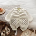 [66-90cm] もこもこ チェック ポケット ロンパース - Image 8